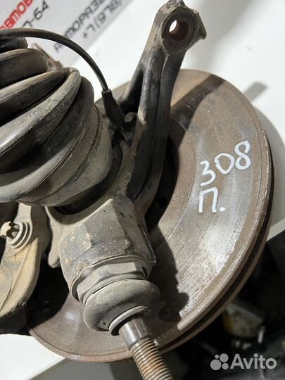 Передний правый поворотный кулак Пежо 308