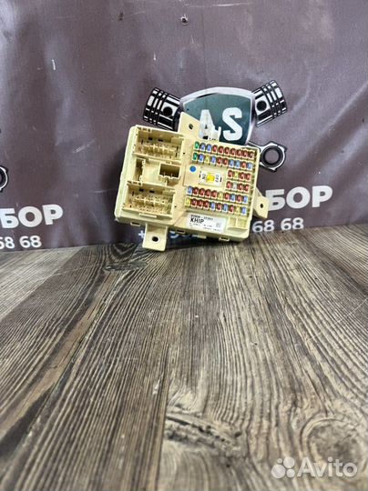 Блок предохранителей салонный Kia quoris 3.8