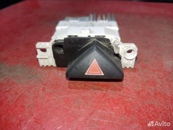 Кнопка аварийной сигнализации Ford Focus 1 седан