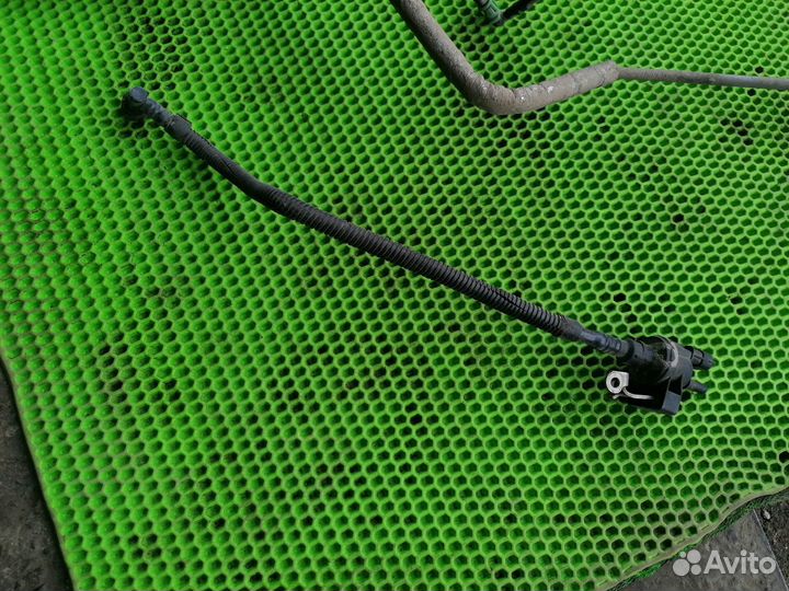 Трубка шланг топлива на Cadillac SRX 2003-2009