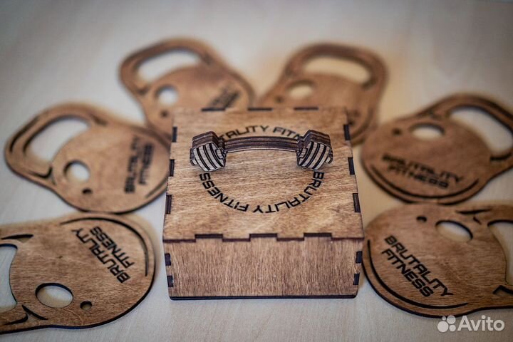 Стенды,полки,коробки с гравировкой вашего логотипа