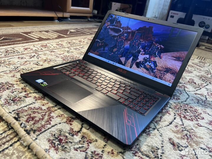 Игровой Ноутбук Asus i5-8250u/GTX 1050/8гб