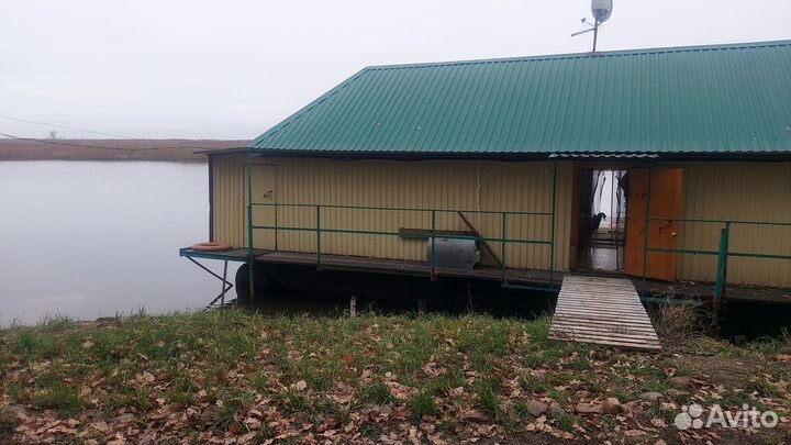 Понтон с хорошим домом