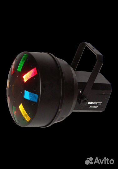 Диджей с оборудованием