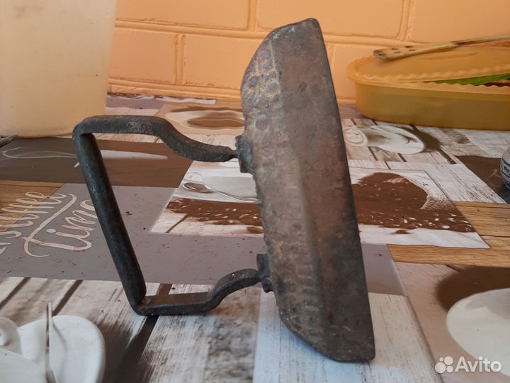 Антикварный чугунный утюг