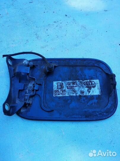 Крышка лючка бензобака 8E0010183S