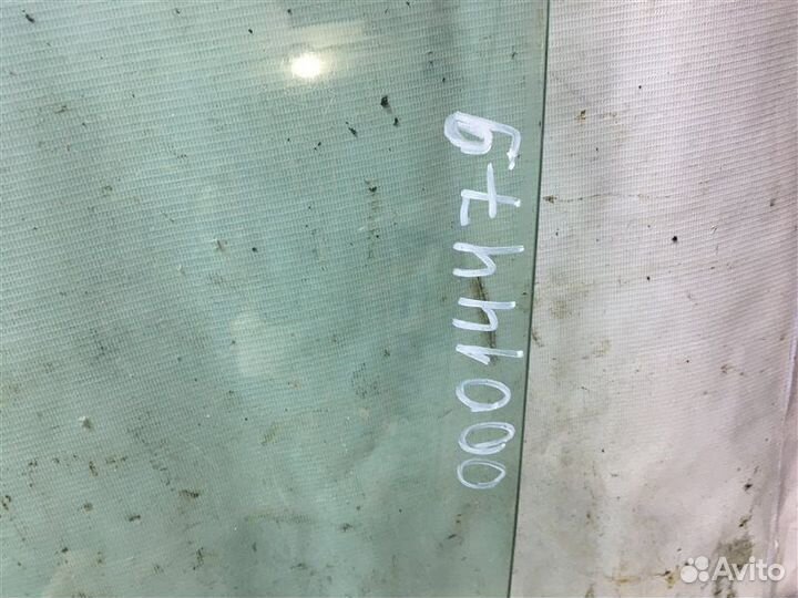 Стекло двери передней левой Volkswagen Passat B3 1