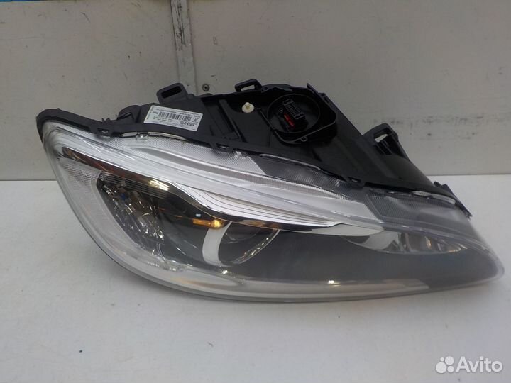 Фара правая Volvo S60