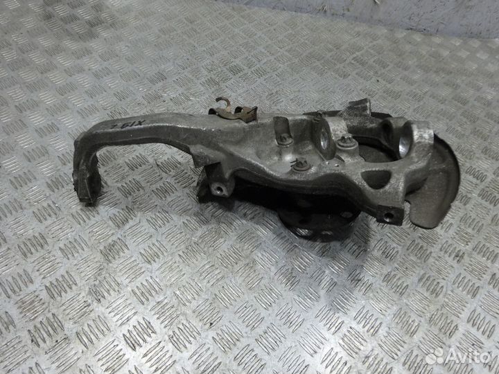 Кулак передний левый Мерседес 205 AMG