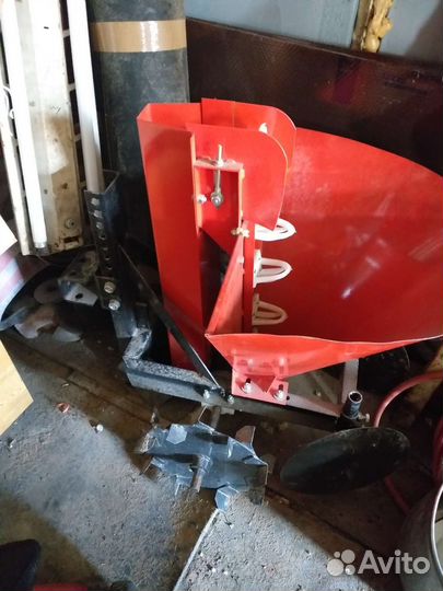 Картофелесажалка на мотоблок