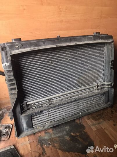 Радиатор охлаждения двигателя BMW E60. 525D АКПП