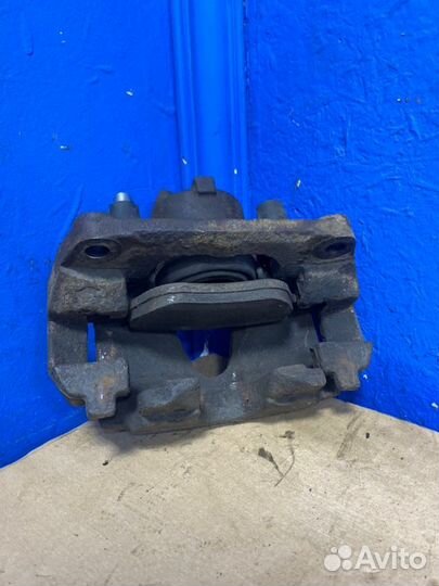 Суппорт тормозной передний левый Renault Megane 2