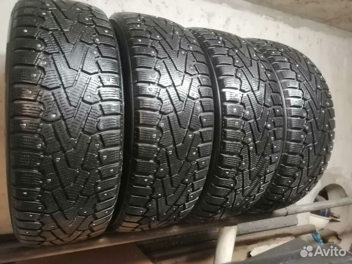 Pirelli Ice Zero 215/55 R17 98T