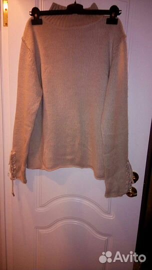Женский шерстяной бежевый свитер