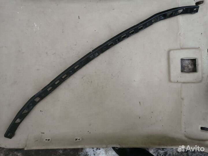 Направляющая заднего бампера Skoda Fabia 1