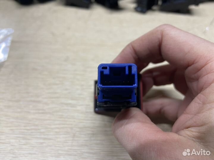 Кнопка аварийной сигнализации Toyota Rav4 XA50