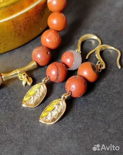 Комплект украшений из яшмы