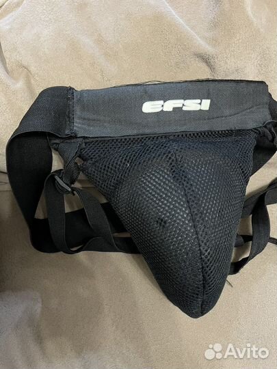 Налокотники и ракушка хоккейные