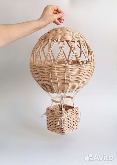 Воздушный шар с корзиной