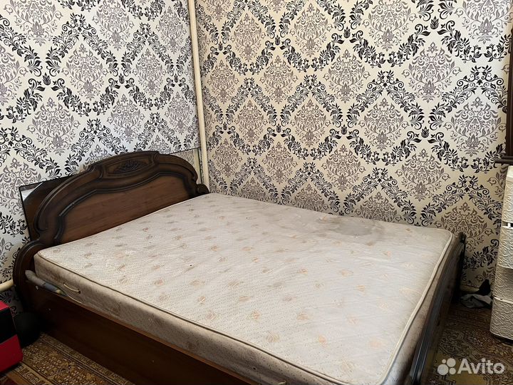 Двуспальная кровать бу и шифоньер