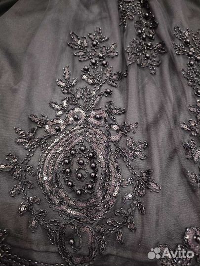 Чёрное платье с вышивкой