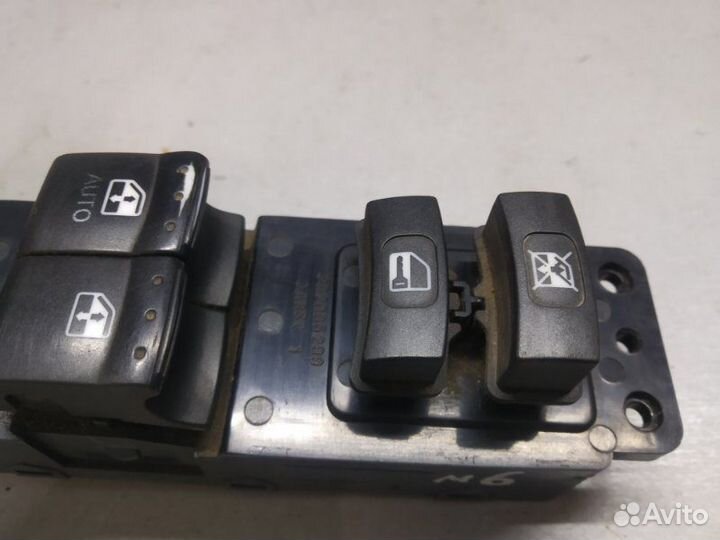 Блок управления стеклоподъемниками передний левый