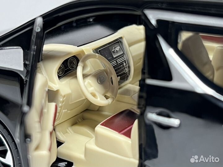 Lexus LM300h 1:24