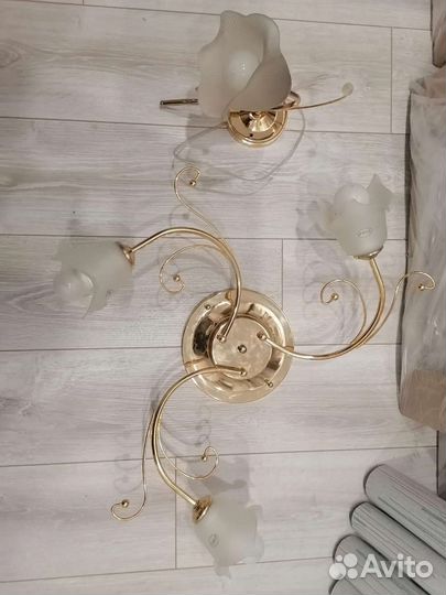 Люстра трехрожковая + бра в спальню