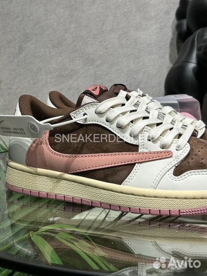 Travis Scott x Air Jordan 1 Low ‘Dark Pony/Pink’