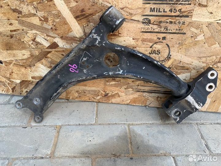 Рычаг подвески передний Volkswagen Passat B6 3.2