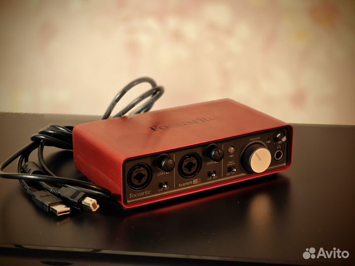 Звуковая карта Focusrite Scarlett 2i2 1st gen