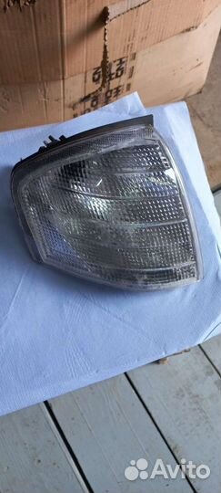 Правый поворотник на Мерседес С200