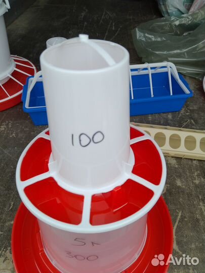 Кормушки и поилки для животных