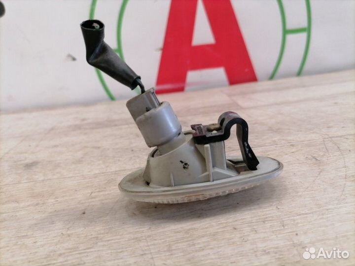 Повторитель в крыло Mitsubishi Outlander CU5W 4G69