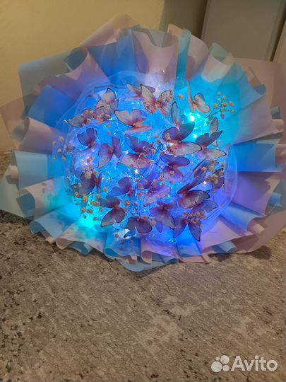 Светящийся букет из бабочек