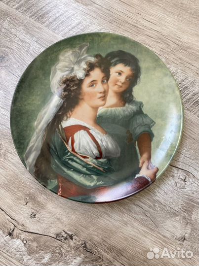 Тарелка декоративная «Мадам Руссо со своей дочерью