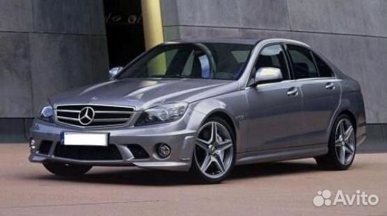 Передний бампер на Mercedes W204 AMG стиль