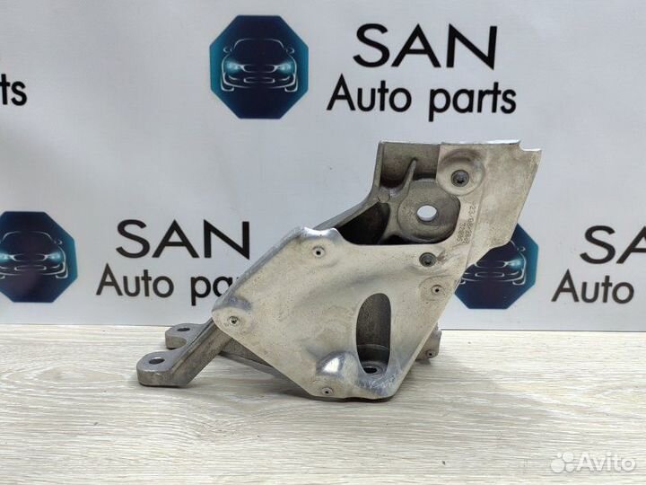 Кронштейн двигателя правый Bmw X5 E70 N52B30 2007