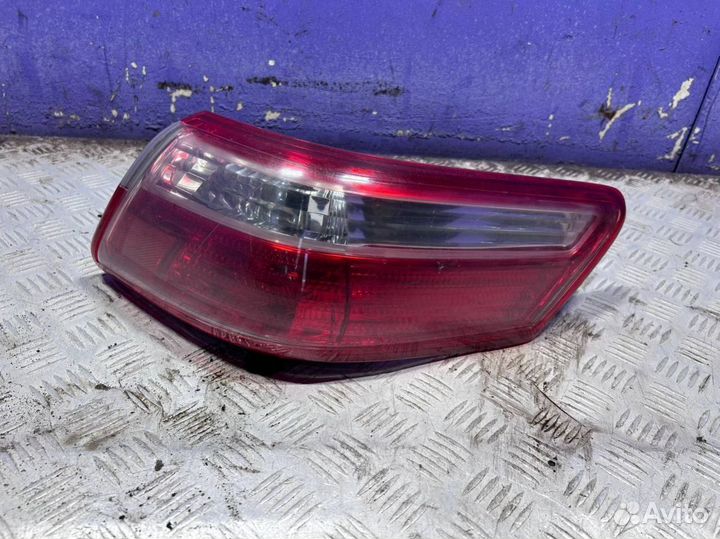 Фонарь задний правый Toyota Camry XV40 2010