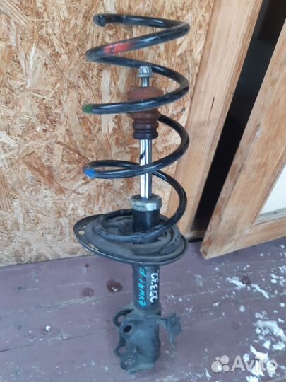 Передние стойки на toyota prius alpha