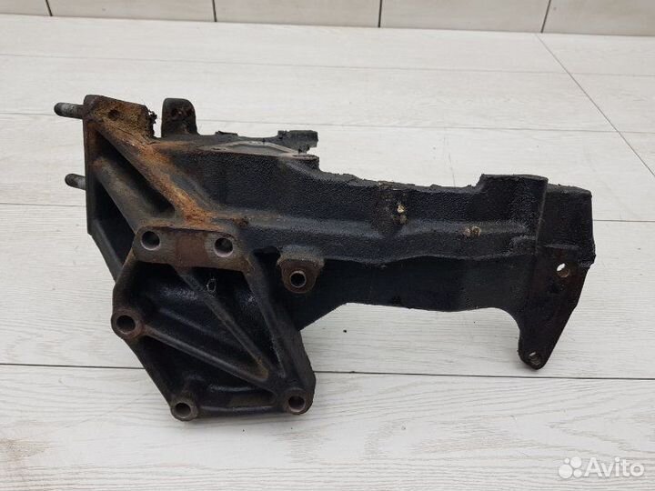 Кронштейн генератора Peugeot 406 RFV(XU10J4R)