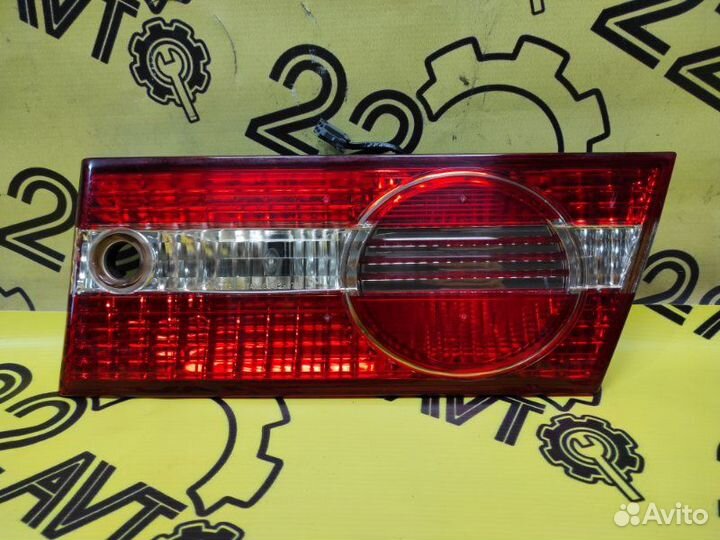 Стоп сигнал в крышку багажника задний правый