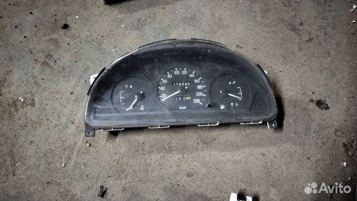 Приборка панели Тойота probox