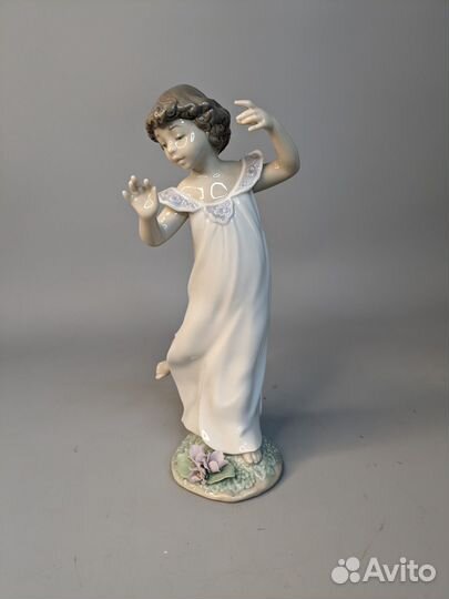 Статуэтка девушка с фиалками Lladro