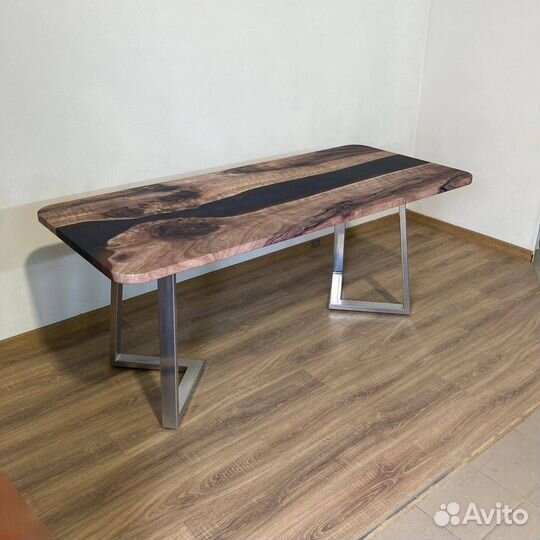 Обеденный стол 'Suitable Evaluation'