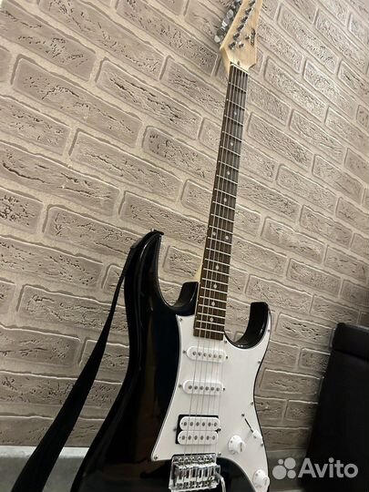 Электрогитара суперстрат с ремнём