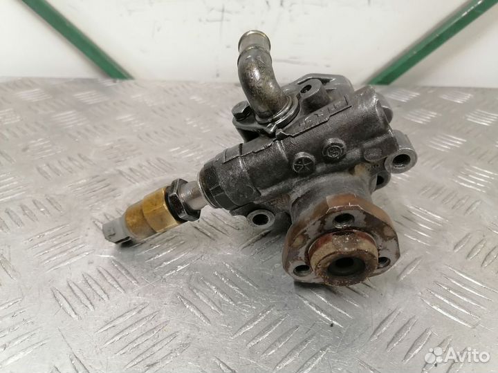 Насос гур Volkswagen Golf 4 1.4 16V