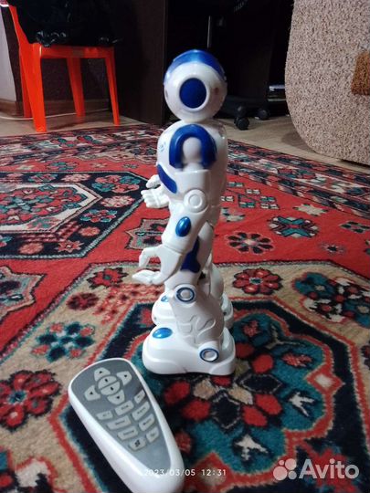 Игрушка робот с пультом