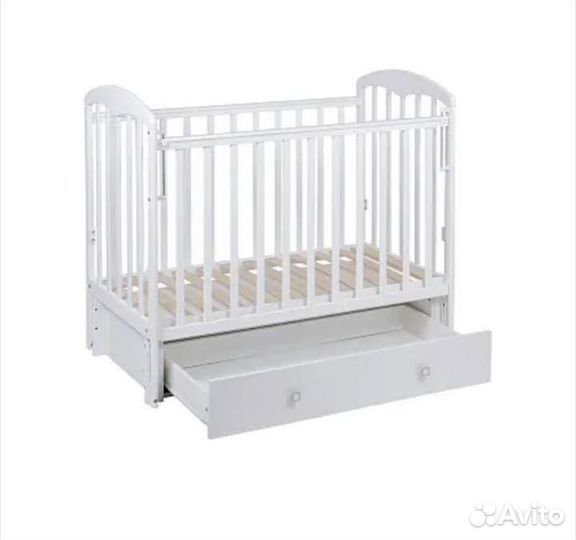 Детская кроватка с маятником