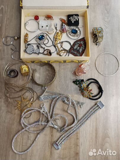 Шкатулка книга с украшениями бижутерия винтаж